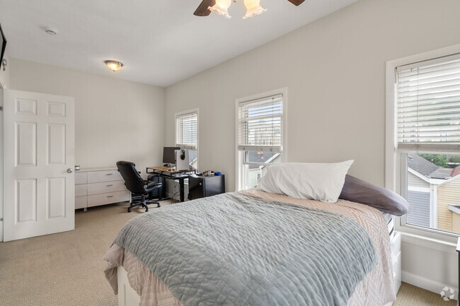 Building Photo - 13 Knowlton St Unit 1 Rental