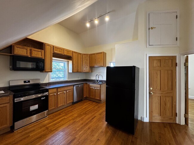 Building Photo - 30 Hume Ave Unit 3