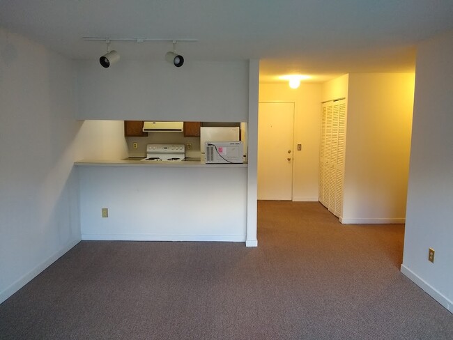 Dining Area - 163 South St Unit 69