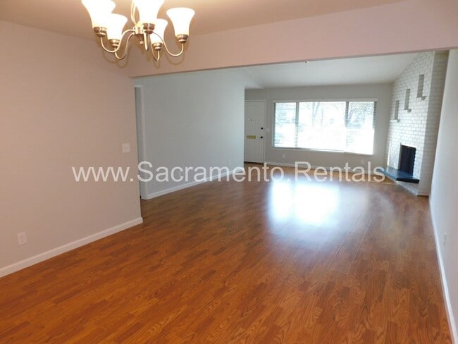 Photo - Wonderful Sierra Oaks 3bd/2ba Duplex with 2 Car Garage