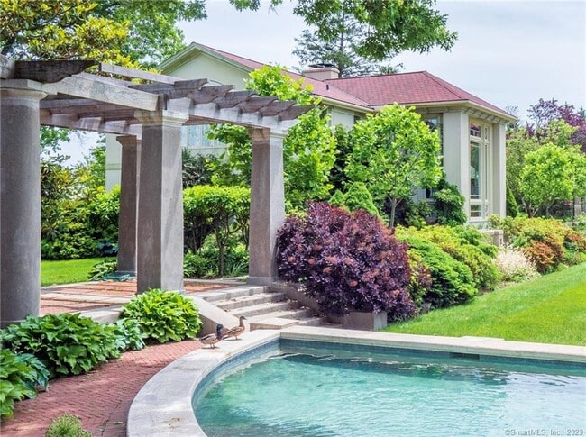 Photo - 10 Bluewater Hill S