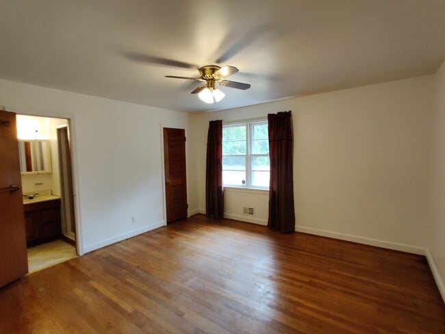 Photo - 3 bedroom home , detached garage, multiple living areas