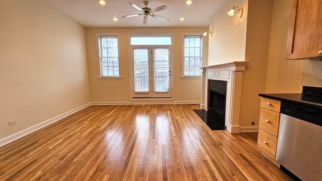 Building Photo - 511 N Hartland Ct Unit #  02N