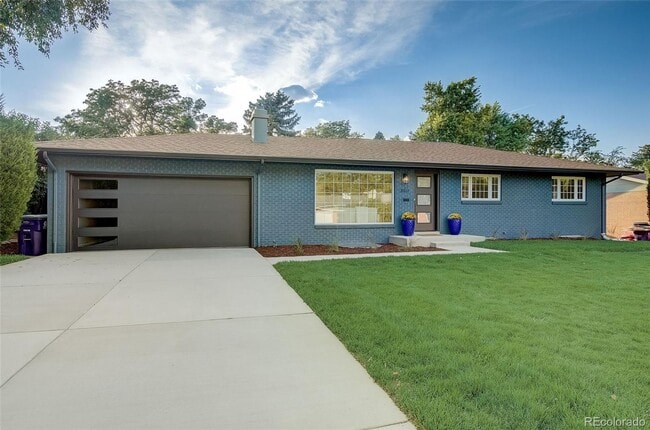 Building Photo - 5 Bedroom 3 Bathroom in Denver's Southmoor... Rental