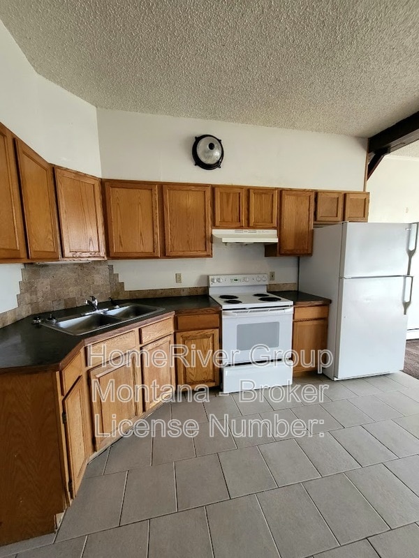 Photo - 532 S 3rd St W