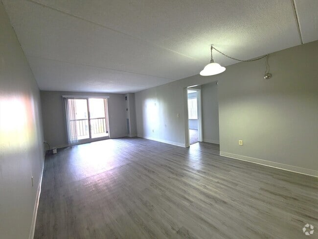 Building Photo - 1 S Point Dr Unit 410 Rental