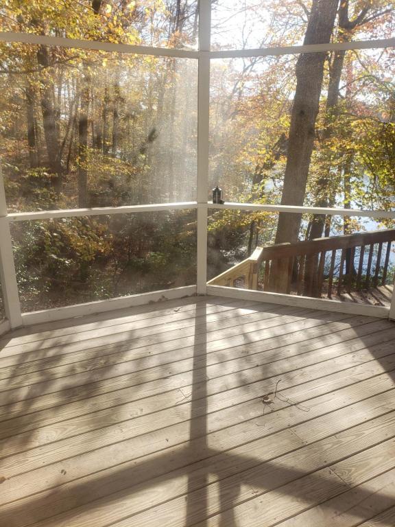 Photo - 7546 Compromise Hill Rd