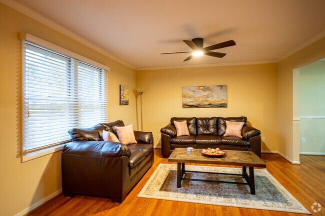 4BR, 3BA - 2,606 SF - 1990 Squirrel Valley Corporate and Short Term