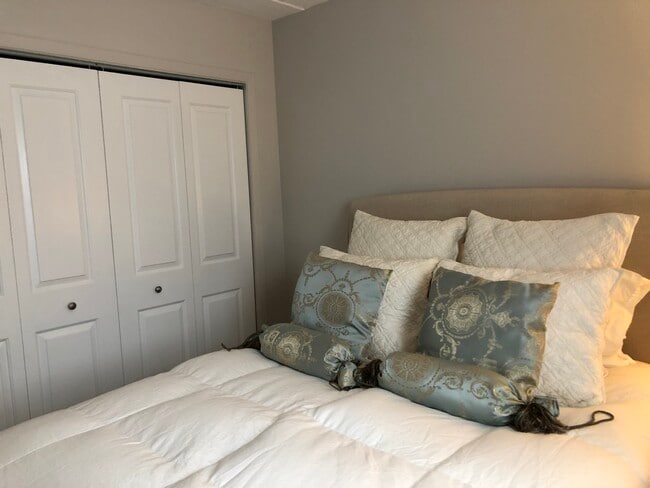 Foto n.° 1 del primer dormitorio - 733 N Western Ave Unidad 3a