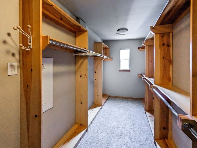 Photo - 444 Oxford St