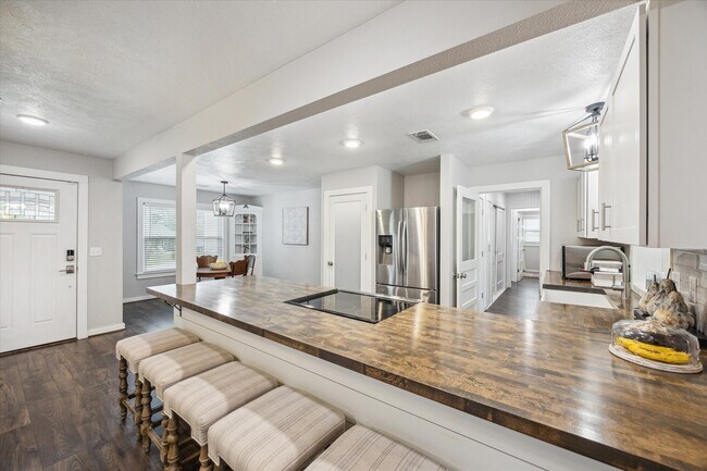 Photo - 711 S Tesch St