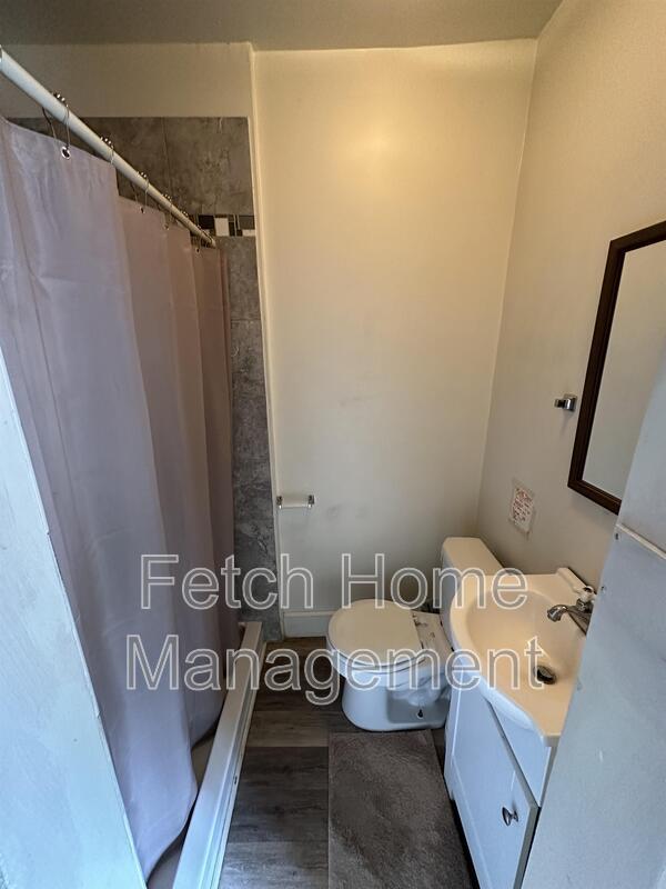 Photo - 911 E King St