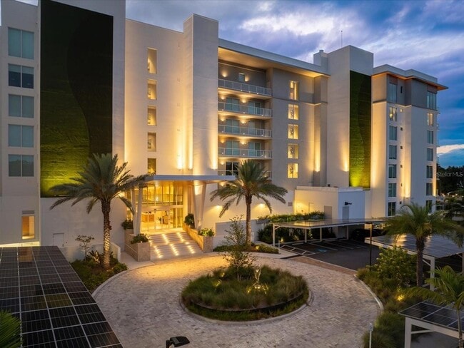 Building Photo - 1020 Sunset Point Rd Unit 511