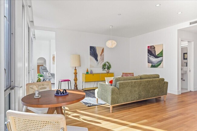 Photo - 937 Condos - South Facing 2 bed/2 bath w/parking/storage/concierge/all utilities except electrici... Unidad 937-435