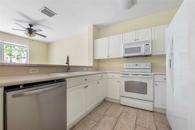 Photo - 230 SE 29th Ave Unit 1