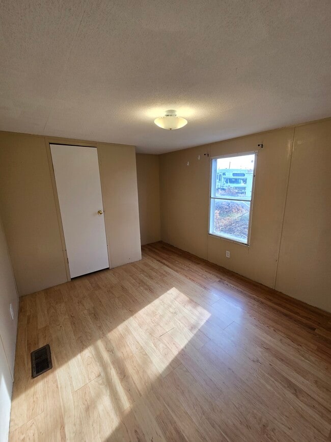 Photo - 725 Park Ave