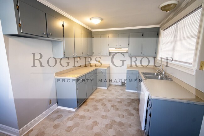 Photo - 305 White Oak Dr