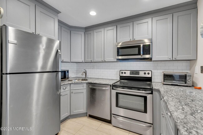 Building Photo - 129 Amberly Dr