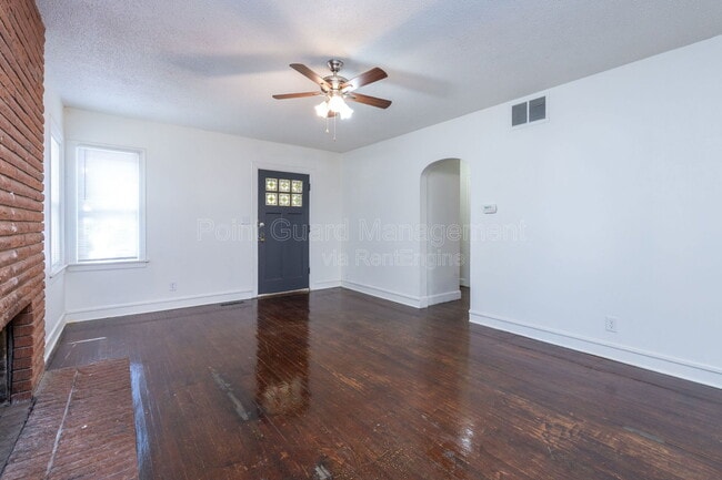 Photo - 102 W Zimmerly St