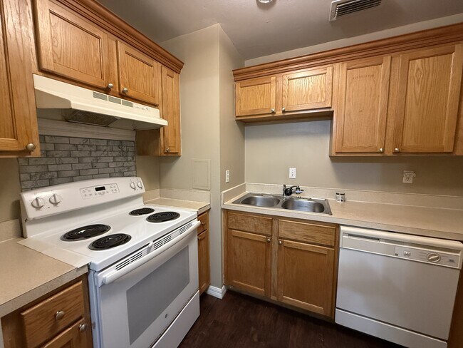 Photo - 4800 Rilma Ave