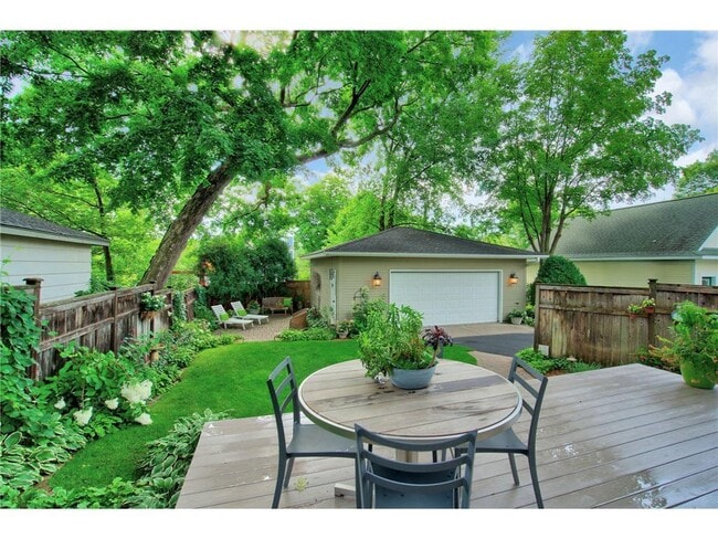 Photo - 214 Broadway Ave N