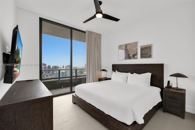 Building Photo - 601 NE 1st Ave Unit LPH 4814 Rental