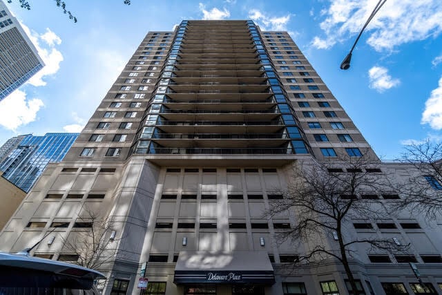Building Photo - 33 W Delaware Pl Unit 10 B Rental