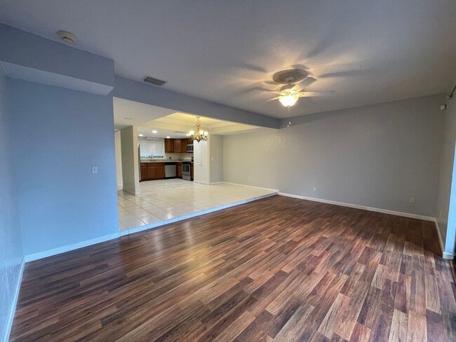 Photo - 710 Raymond Cir