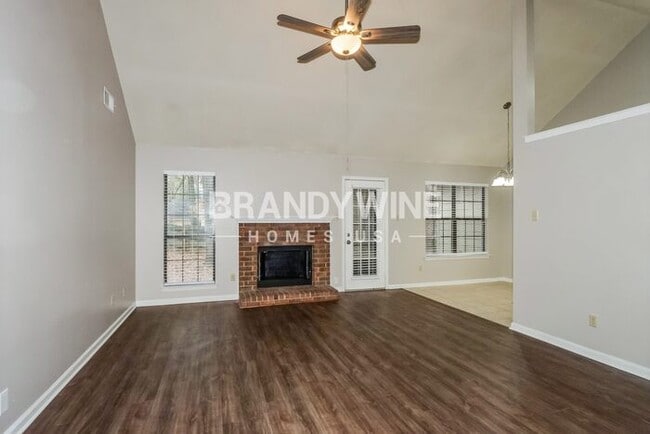 Photo - 5762 Riverhead Ave