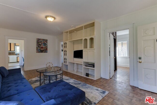 4825 Mascot St