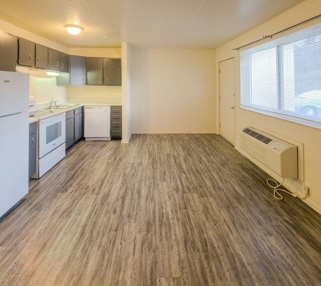 Photo - West Knoxville 37919 - 1 Bedroom Apartment in West Knoxville! Available Now! 1 Bedroom, 1 Bath. -...