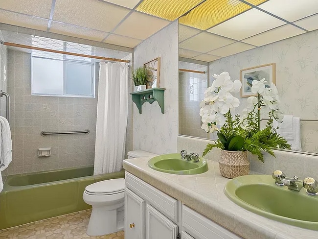 Photo - 250 Bartlett St