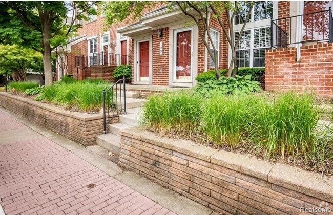 Building Photo - 129 W Kenilworth Ave Rental