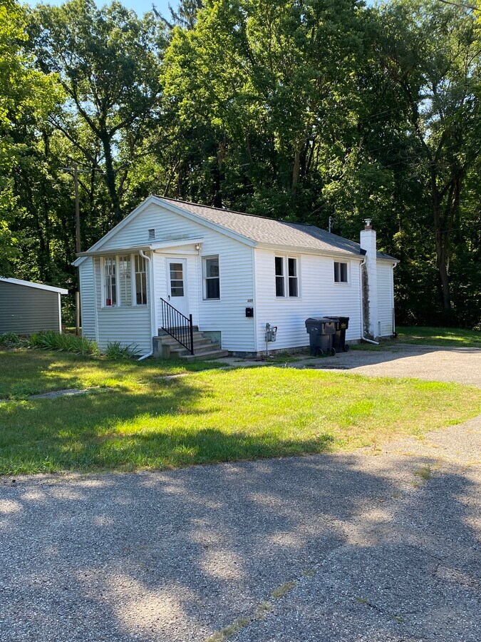 Photo - 605 W Bridge St