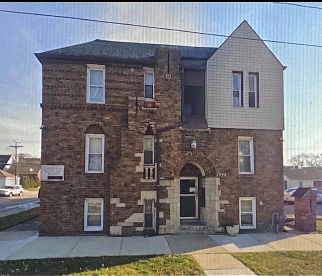 Photo - 7542 Manor Unit 105