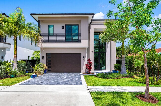 Building Photo - 239 NE 11th St