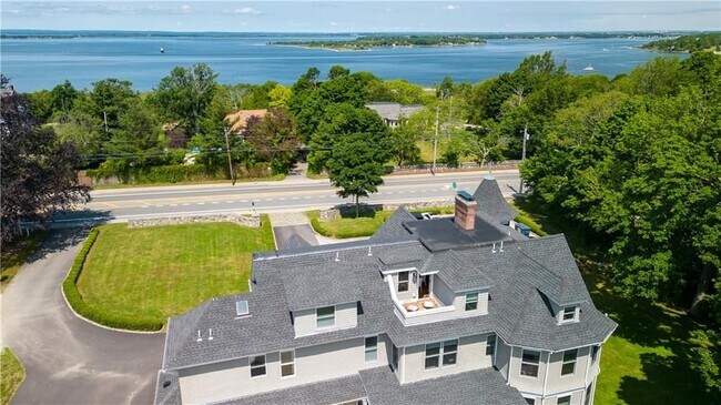 Photo - 567 Bristol Ferry Rd