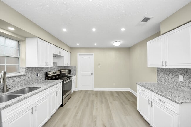 Building Photo - 5035 E Pagewick Dr