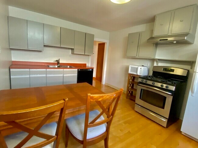 Building Photo - 54 Webster Ave Unit 3R Rental