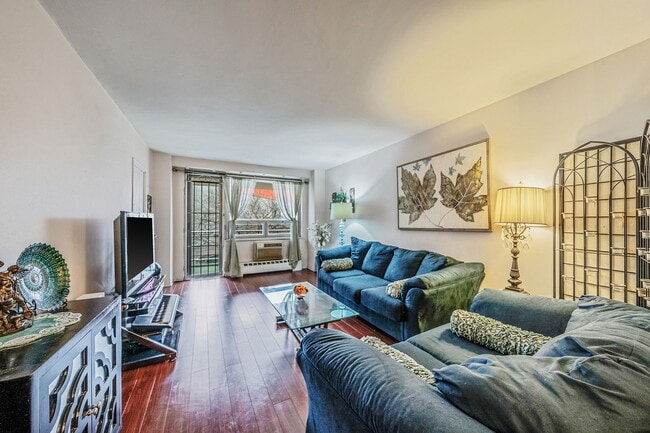 Photo - 6125 97th St Unidad 2B