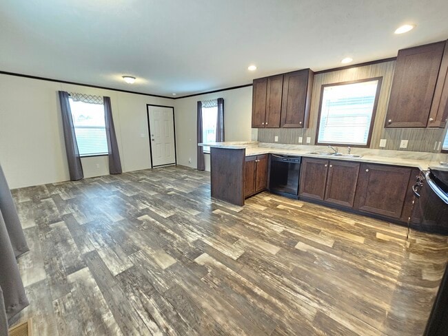 Photo - 46000 Geddes Rd