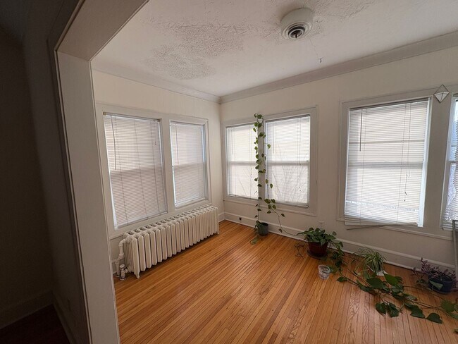 Photo - 1067 St Clair Ave Unit 1