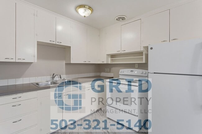 Photo - 3 Bedroom Home - Large Corner Lot - SE Por...