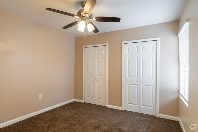 2BR, 2BA - 970SF