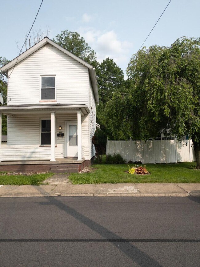 Photo - 737 Grove Ave