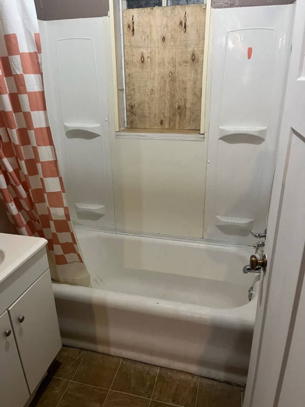 Photo - 815 Bloor Ave