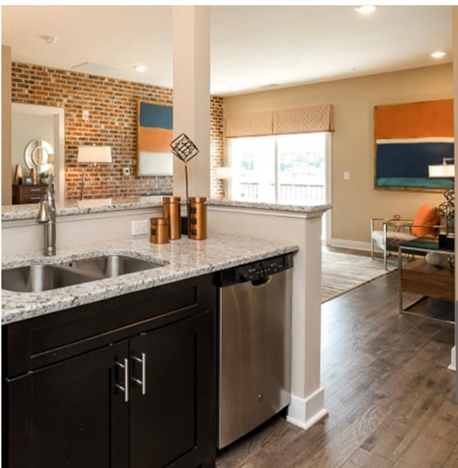 Photo - 637 Marion Ln