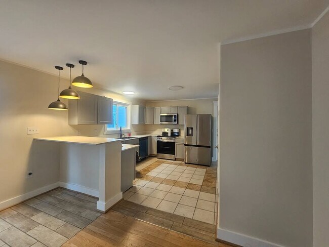 Building Photo - 137 Tennyson Ave Unit 1