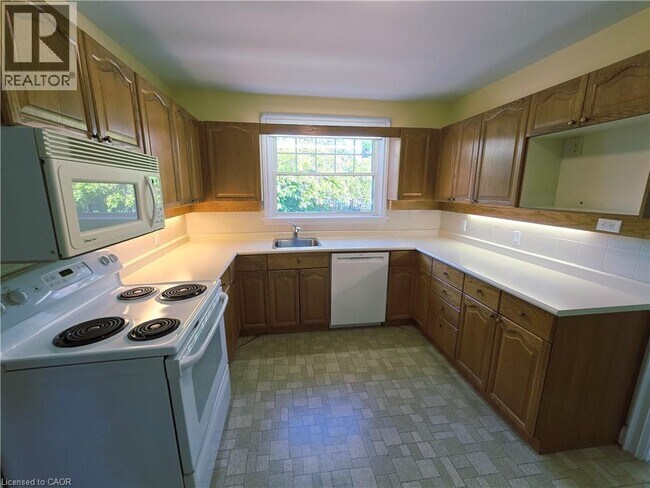 Photo - 2047 James St