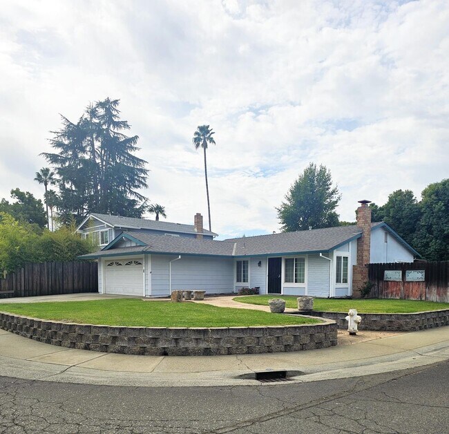 Photo - Beautiful 4 Bedroom Home with RV Access